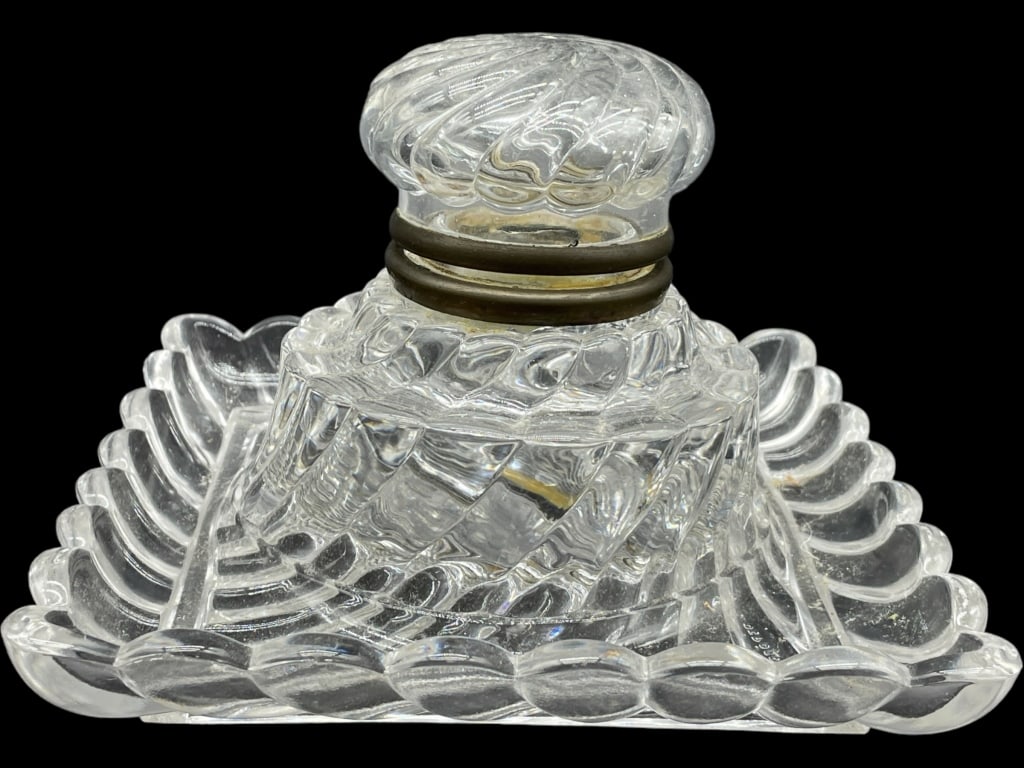 ANTIQUE BACCARAT BAMBOUS SWIRL CRYSTAL INKWELL 6": -ANTIQUE BACCARAT BAMBOUS SWIRL CRYSTAL INKWELL-SIZE: 5" X 6" -GOOD PREOWNED CONDITION -SOME SMALL SCATCHES UNDER BOTTOM -JR SR 02/01