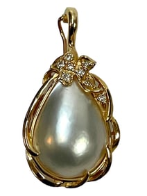 14 K GOLD, DIAMOND & MABE PEARL PEAR SHAPED SLIDE