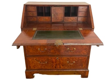 18TH CENTURY EARLY GEORGIAN  SLANTED  WALNUT DESK