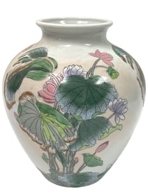 VINTAGE MACAU CHINESE LILY FLOWER JAR 9"