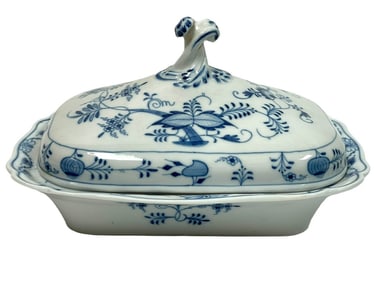 MEISSEN LIDDED BLUE ONION LIDDED SERVING DISH 10"