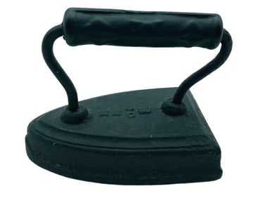 VINTAGE HEAVY SMALL PRESS IRON 6"