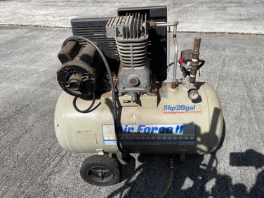 AIRFORCE II ELECTRIC 20 GALLON AIR COMPRESSOR