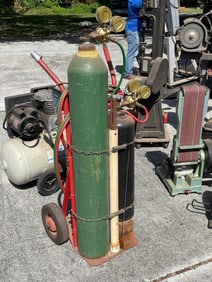 OXYGEN / ACETYLENE TANKS W GAUGES AND HOSES