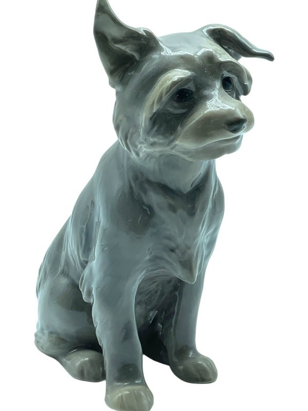 BING & GRONDAHL CAIRN TERRIER FIGURINE 8": BING & GRONDAHL CAIRN TERRIER DOG PORCELAIN FIGURINE DENMARK-NO. 1914-8" APPROX HEIGHT-VERY GOOD PRE OWNED CONDITION-DP4524ST Bidders may pick up their items from the auction-house or have their items