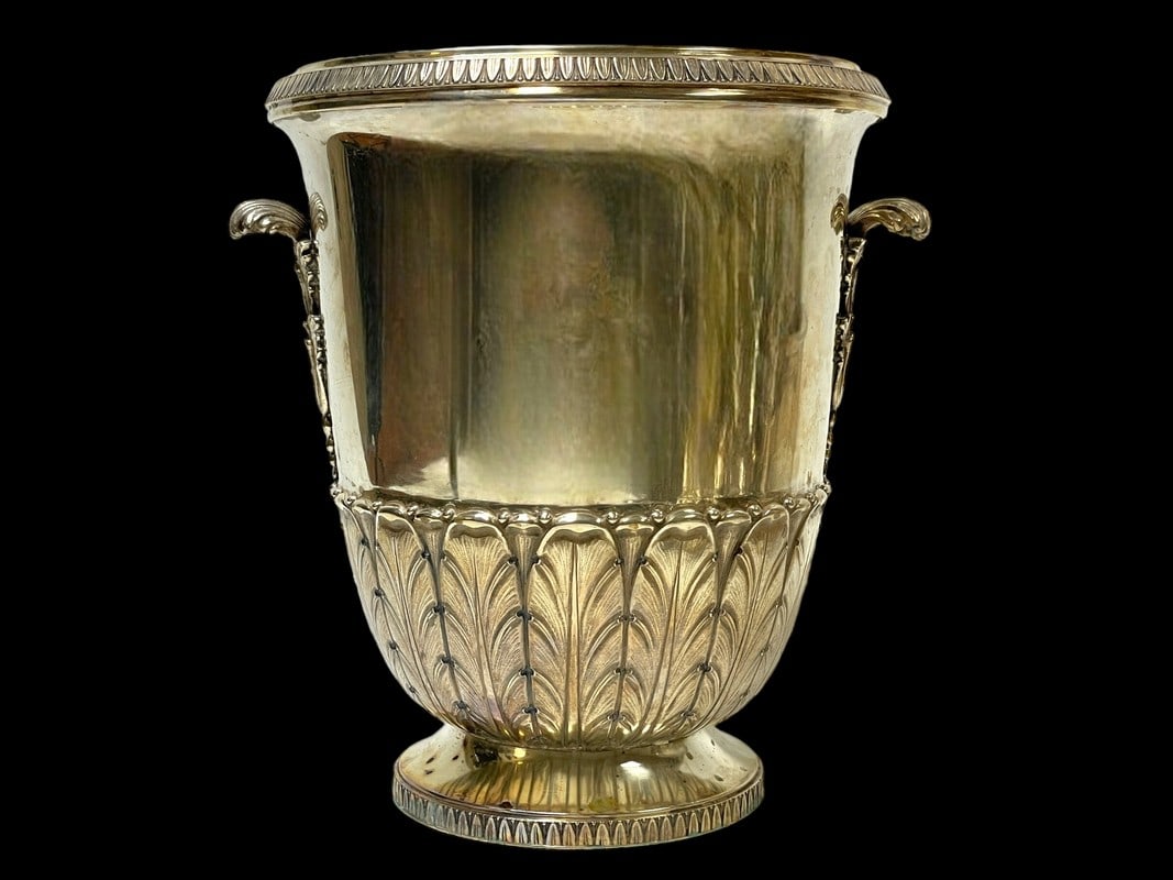 10" FACCIOLI 800 SILVER ICE BUCKET ITALY 1746G: FACCIOLI 800 SILVER ICE BUCKET ITALY-1746 G-10" H X 8.5" D -VERY GOOD PRE OWNED CONDITION, MINOR WEAR-DP4824 Bidders may pick up their items from the auction-house or have their items shipped. Appoint