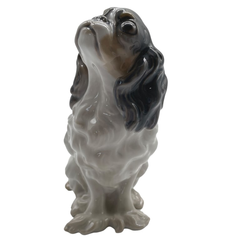 B&G PORCELAIN CAVALIER KING CHARLES SPANIEL #2035: VINTAGE BING & GRONDAHL PORCELAIN CAVALIER KING CHARLES SPANIEL DOG FIGURINE #2035-5.75'' APPROX.-VERY GOOD PREOWNED CONDITION-AS4824 Bidders may pick up their items from the auction-house or have the