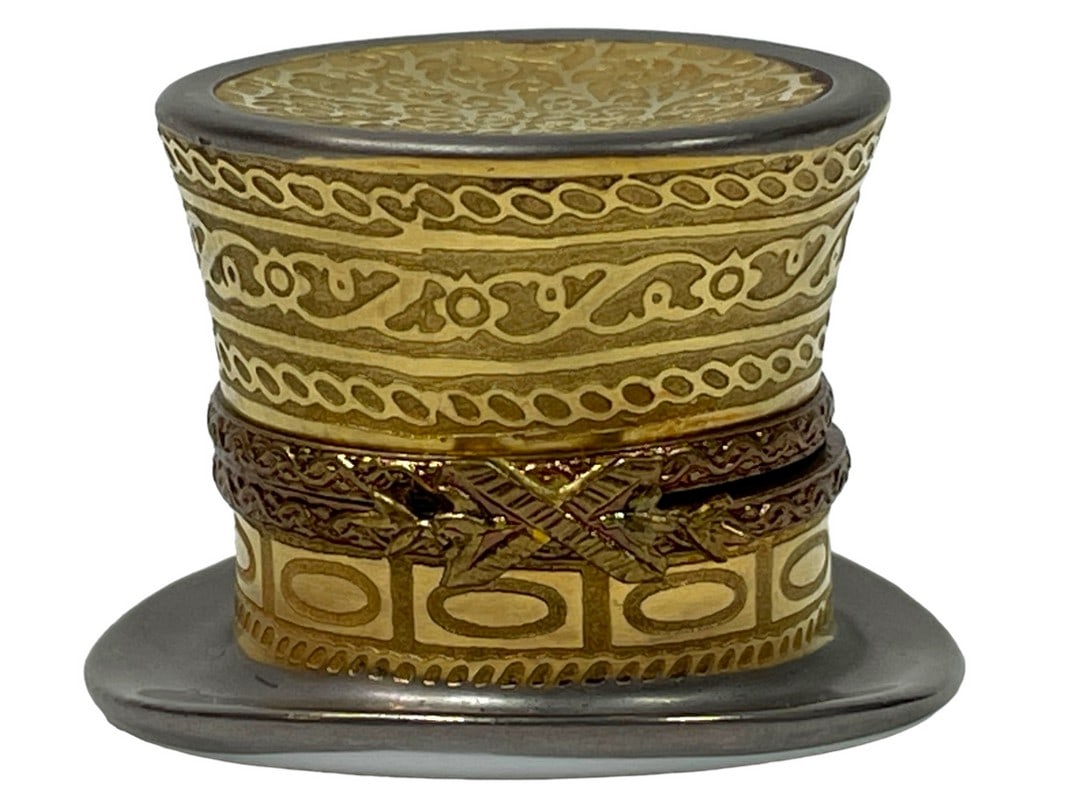 FRENCH LIMOGES MCLS TOP HAT TRINKET BOX: FRENCH LIMOGES PORCELAINE D' ART DU CRUOU MCLS TOP HAT TRINKET BOX -VERY GOOD PRE OWNED CONDITION-DP41124
