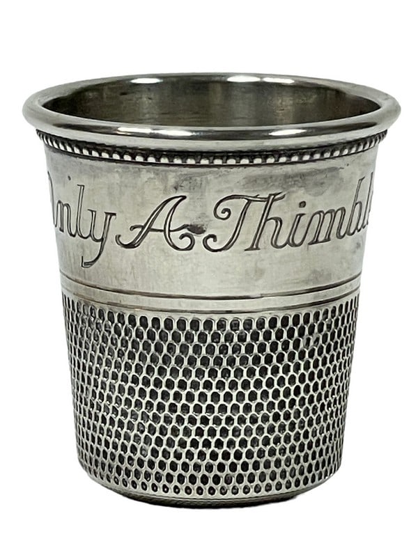 VINTAGE STERLING SILVER THIMBLE SHOT GLASS 42 G: VINTAGE STERLING SILVER THIMBLE SHOT GLASS-42 G -JUST A THIMBLE FULL-VERY GOOD PRE OWNED CONDITION-DP41124