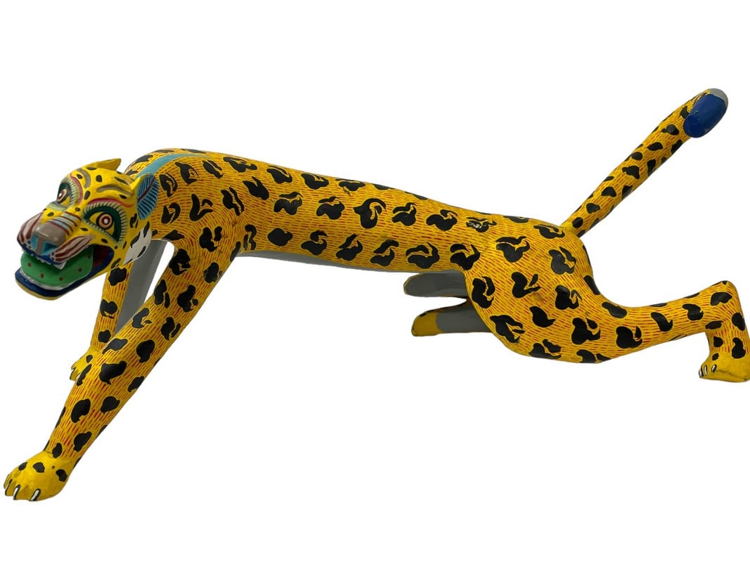 ANTONIO MANDARIN MEXICAN FOLK ART CHEETAH 16": ANTONIO MANDARIN ARRAZOLA OAXACA MEXICAN FOLK ART CHEETAH-6" X 16" X 5" APPROX-VERY GOOD PRE OWNED CONDITION-DP32024WINDOW Bidders may pick up their items from the auction-house or have their items sh