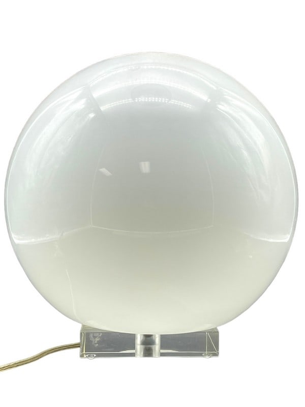 MID MOD SPHERE GLOBE TABLE LAMP ON LUCITE BASE (1 of 6)