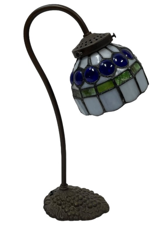 VINTAGE TIFFANY STYLE STAINED GLASS TABLE LAMP 14" (1 of 8)