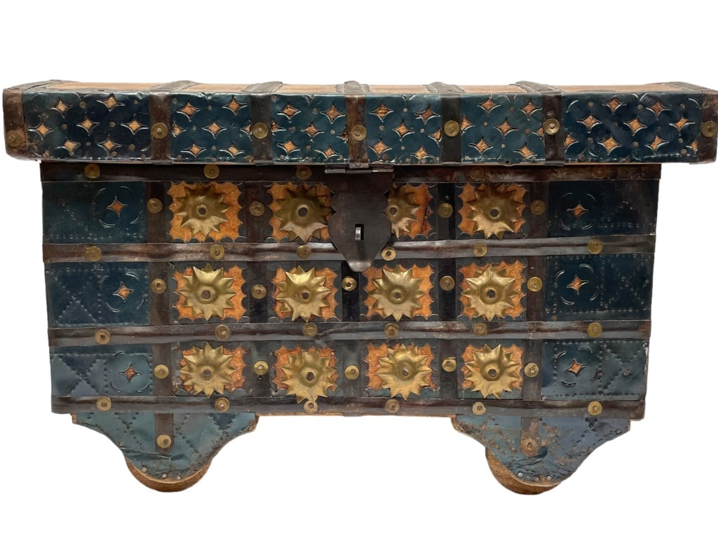 ANTIQUE STYLE WOOD AND BRASS PITARA CHEST 18": ANTIQUE STYLE BRASS AND WOOD PITARA CHEST -12" X 18" X 11" APPROX -VERY GOOD PRE OWNED CONDITION -DP5124