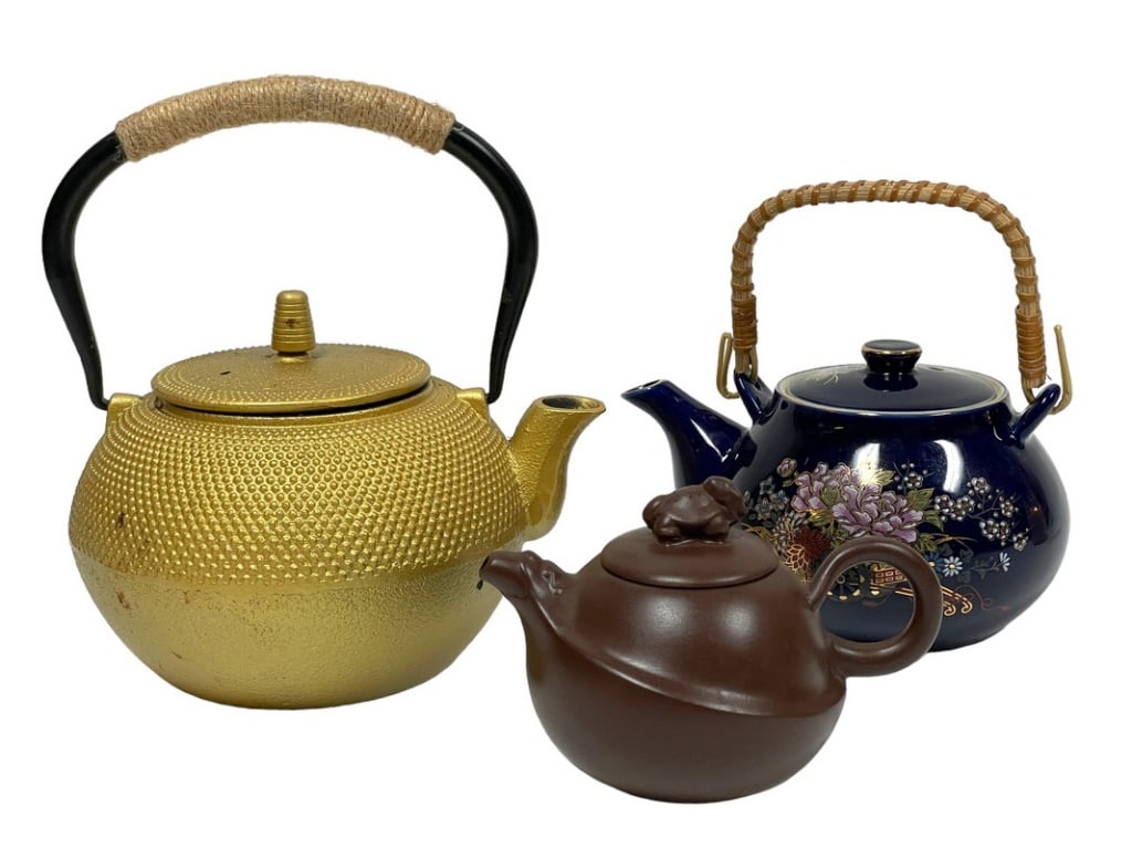 LOT OF 3 VINTAGE ASIAN STYLE TEAPOTS (1 of 2)