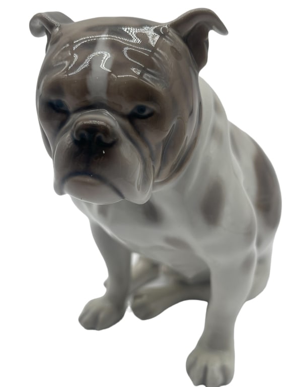 BING& GRONDAHL ENGLISH BULLDOG #2083: BING& GRONDAHL ENGLISH BULLDOG #2083 --VERY GOOD PREOWNED CONDITION -6." H X 7" L