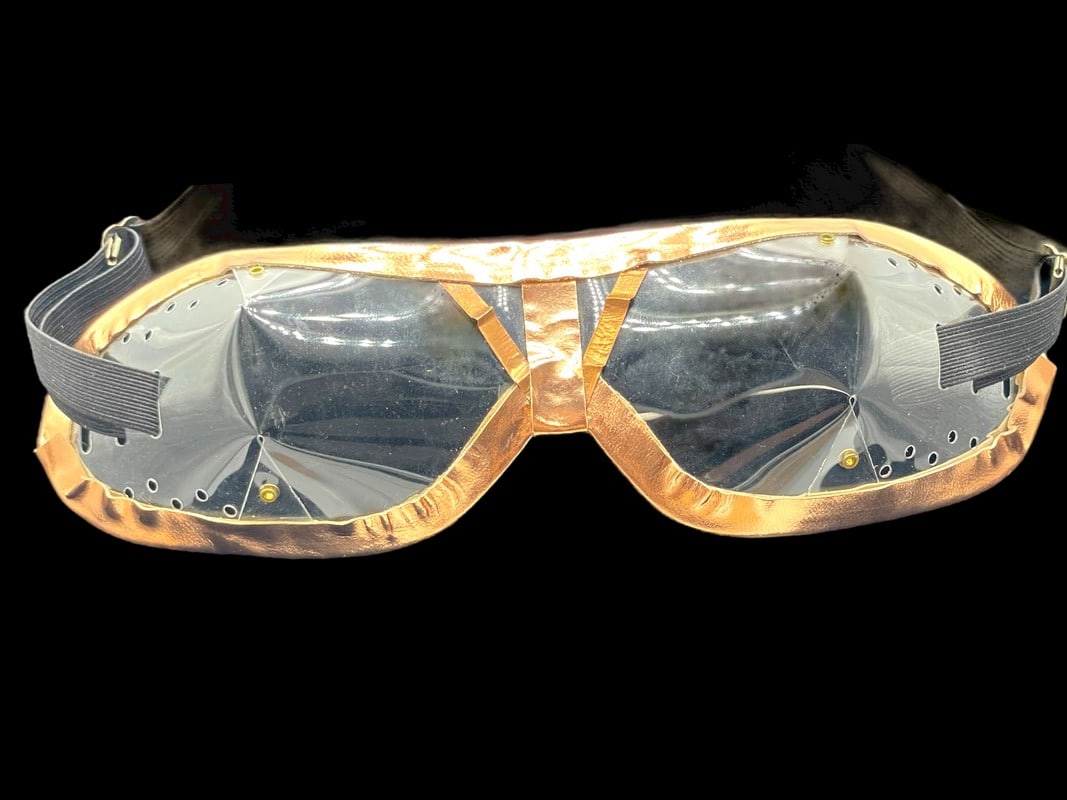 - NEW!! HOUSE OF FLORA GOGGLES $280: - NEW!! HOUSE OF FLORA GOGGLES -ELASTIC ADJUSTABLE STRAP -PALM BEACH MSRP $280 -NEW UNUSED CONDITION -DP121823BOX12