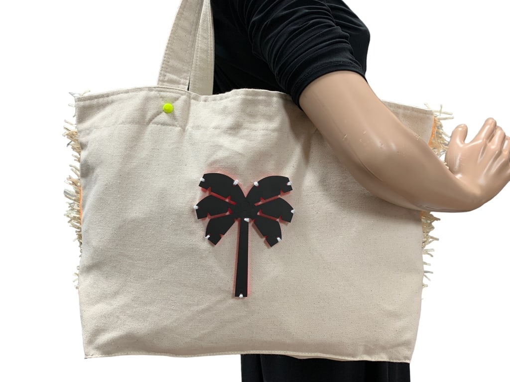 NEW KOKU "ZOEPALM" HANDMADE FRINGE TOTE BAG $235 (1 of 4)