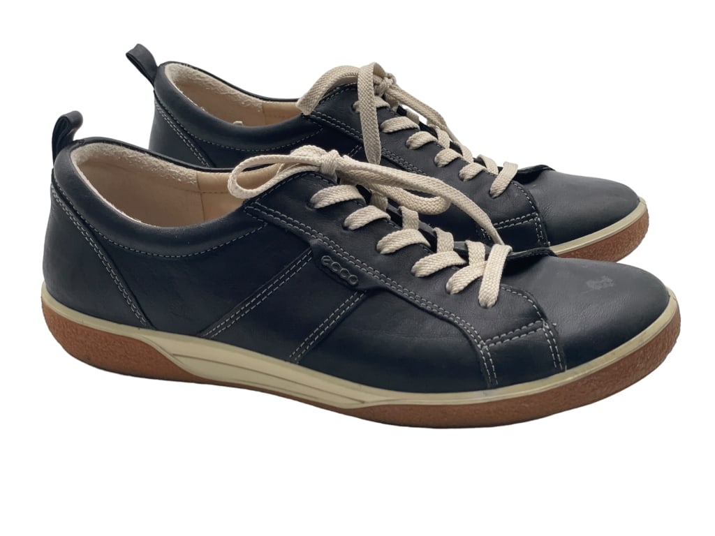 ECCO BLACK LEATHER LACE UP SNEAKERS SZ 39: ECCO BLACK LEATHER LACE UP SNEAKERS SZ 39 -GOOD PRE-OWNED CONDITION