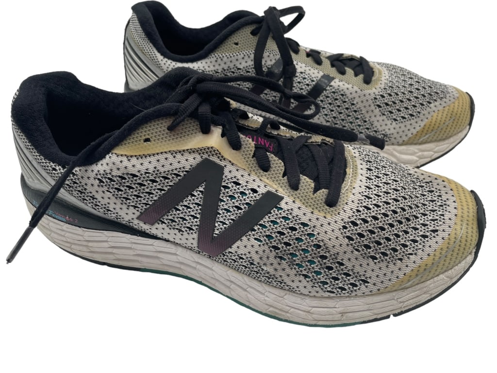 FRESHFOAM FANTONE II SNEAKERS SIZE 9: FRESHFOAM FANTONE II SNEAKERS SIZE 9 -GOOD PRE-OWNED CONDITION