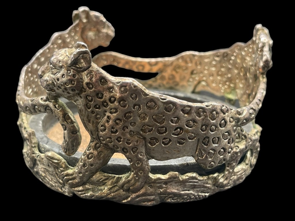 ARTHUR COURT STYLE SILVER LEOPARD WINE CADDY: ARTHUR COURT STYLE SILVER LEOPARD WINE CADDY -VERY GOOD CONDITION -APROX 5" X 2 1/4"