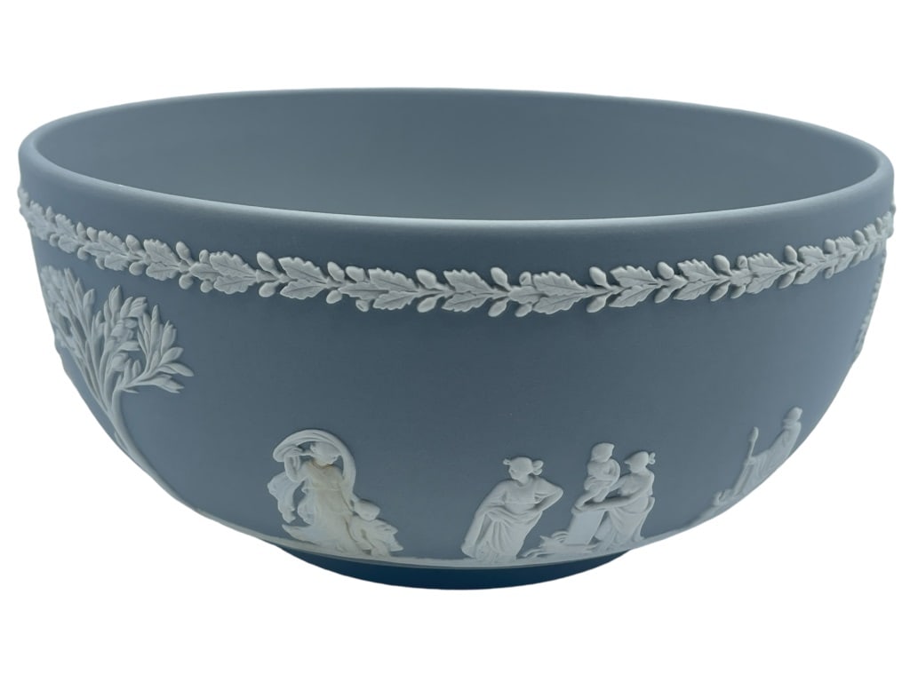 VINTAGE WEDGWOOD JASPERWARE FRUIT BOWL 8": VINTAGE WEDGWOOD JASPERWARE FRUIT BOWL 8" -VERY GOOD PREOWNED CONDITION -8"R