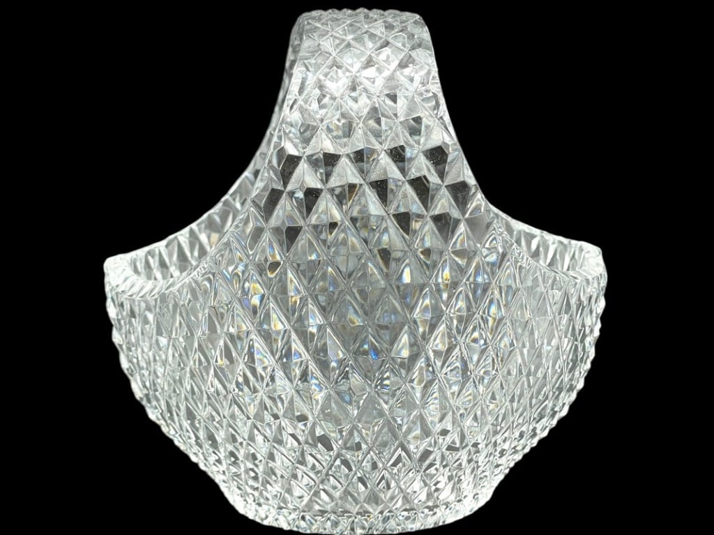 VINTAGE ANGLO IRISH DIAMOND CUT GLASS BASKET (1 of 7)