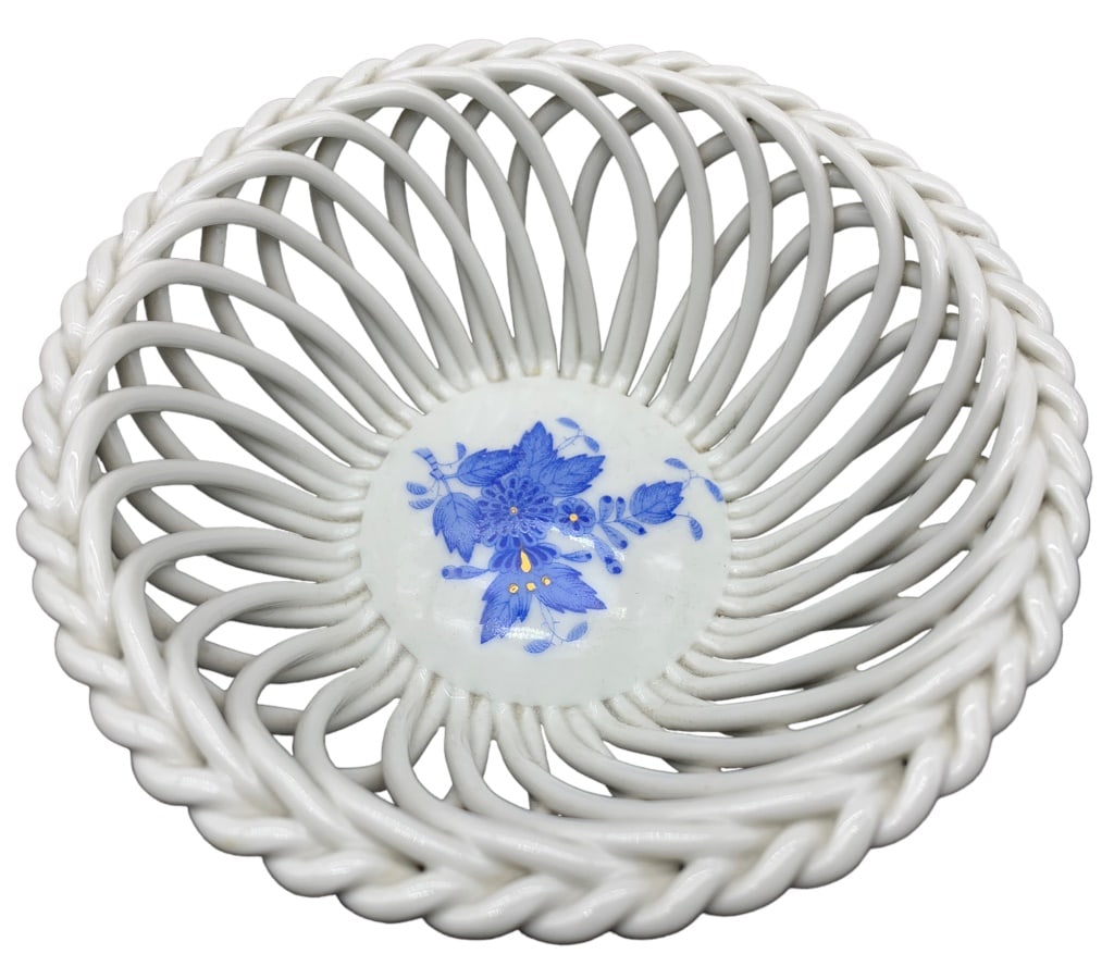 HEREND HUNGARY HAND PAINTED WEAVE BOWL (1 of 4)