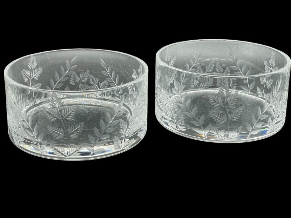 WILLIAM YEOWARD CRYSTAL FERN BOTTLE COASTERS, PAIR: PAIR OF WILLIAM YEOWARD ECTCHED CRYSTAL FERN WINE BOTTLE COASTERS -4" DIAMETER APPROX -VERY GOOD PRE OWNED CONDITION, NO CHIPS -DP61424ST Bidders may pick up their items from the auction-house or have