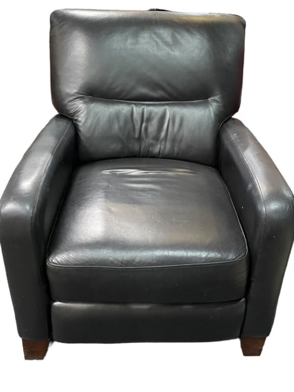 BLACK LEATHER RECLINER CHAIR 35": BLACK LEATHER RECLINER CHAIR -35" X 26" X 34" APPROX -VERY GOOD PRE OWNED CONDITION -DP43024ANX Bidders may pick up their items from the auction-house or have their items shipped. Some items qualify f