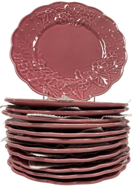 BORDALLO PINHEIRO PORTUGAL FLORAL PLATE SET: BORDALLO PINHEIRO FLORAL PLATE SET -10.5" -SET OF 12 JH061324 Bidders may pick up their items from the auction-house or have their items shipped. Some items qualify for in-house shipping. Appointments