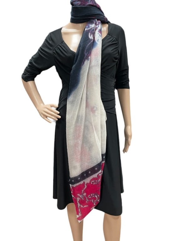 100% CASHMERE PASHMINA WOMEN'S SCARF 72": ETRO 100% CASHMERE PASHMINA WOMEN'S SCARF -72" X 36" APPROX -VERY GOOD PRE OWNED CONDITION -DP62124 Bidders may pick up their items from the auction-house or have their items shipped. Some items quali