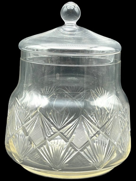 LARGE CLEAR CUT CRYSTAL STYLE LIDDED BISCUIT JAR (1 of 7)