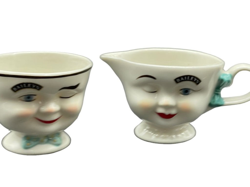 BAILEY'S WINKING FACE CREAMER & SUGAR CADDY (1 of 7)