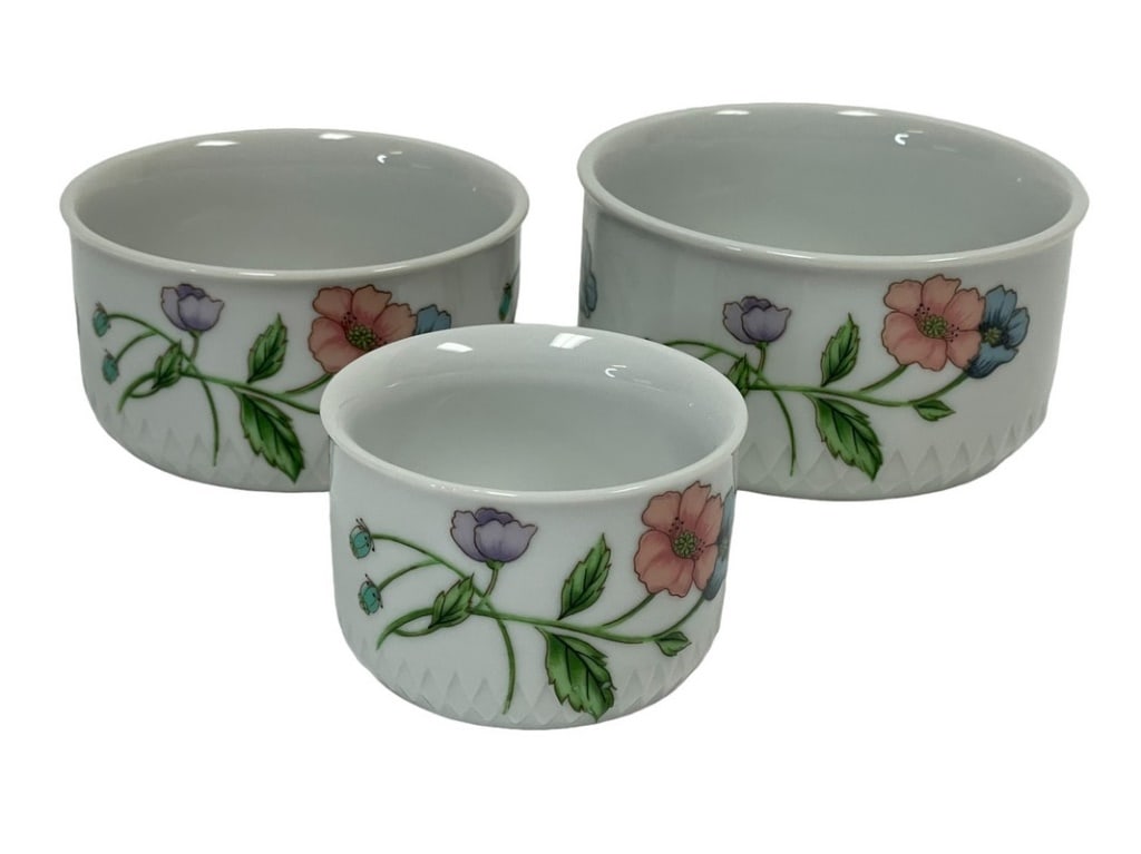 SET OF 3 HOUSE OF PRILL SOUFFLE CUPS 3.5": SET OF 3 HOUSE OF PRILL SOUFFLE CUPS -4" APPROX TO BIGGEST -VERY GOOD PRE OWNED CONDITION -DP62024STCAB