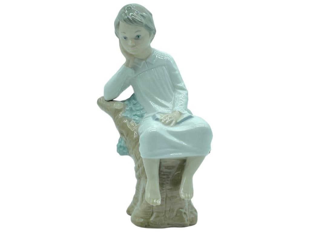 LLADRO "LITTL BOY THINKING" PORCELAIN FIGURINE (1 of 6)