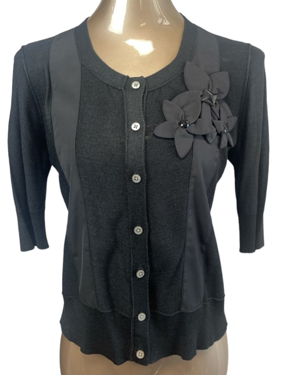 DKNY BLACK SWEATER CARDIGAN SZ S: DKNY BLACK SWEATER CARDIGAN -SIZE SMALL -ITEM CONDITION GOOD -MA062124 Bidders may pick up their items from the auction-house or have their items shipped. Some items qualify for in-house shipping. App