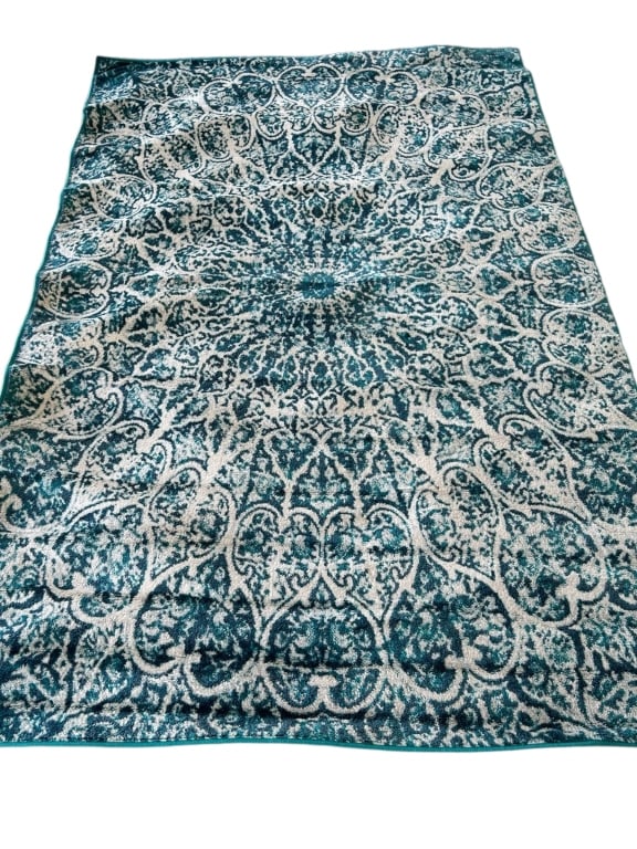 LARGE JEWEL KASHAN AREA RUG: LARGE JEWEL KASHAN AREA RUG 60" X 84" APPROX -VERY GOOD PRE OWNED CONDITION -DP62524Bidders may pick up their items from the auction-house or have their items shipped.Appointments are required for loc