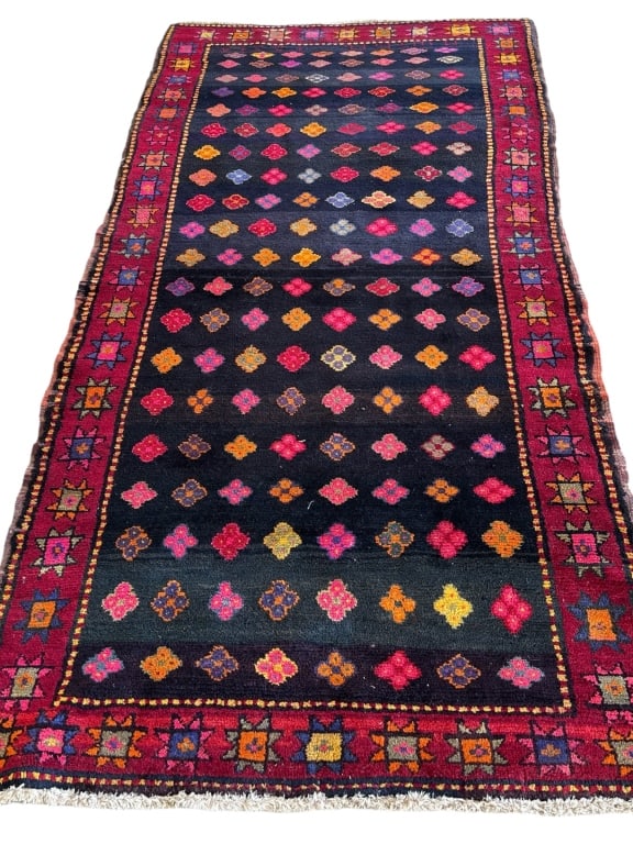 LARGE AREA RUG 90" X 48" (1 of 3)