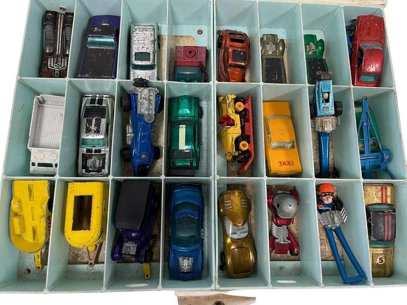 20 + VINTAGE 1960'S HOT WHEELS: 20 + VINTAGE 1960'S HOT WHEELS REDLINE | VINTAGE COLLECTIBLE TOYS -VARIOUS CONDITIONS -AS IS -DP52224Bidders may pick up their items from the auction-house or have their items shipped.Appointments are