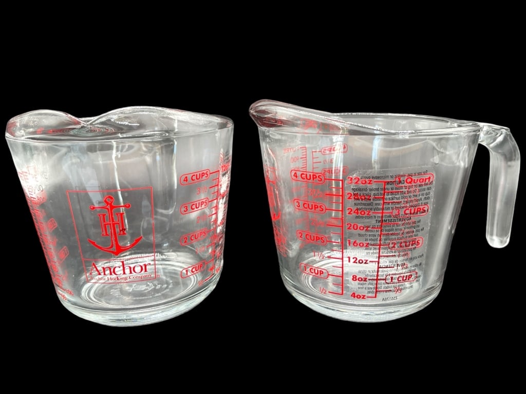 PAIR ANCHOR HOCKING COMPANY MEASURING CUP (1 of 4)