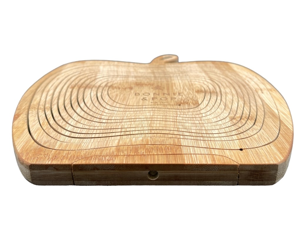 BONNIE POP WOOD COLLAPSIBLE APPLE BASKET: BONNIE POP WOOD COLLAPSIBLE APPLE BASKET -ITEM CONDITION GOOD -MA062524Bidders may pick up their items from the auction-house or have their items shipped.Appointments are required for local pickups.Sa
