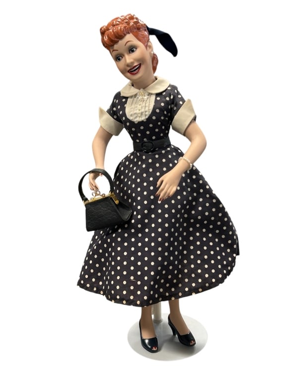 HAMILTON COLLECTION - 'I LOVE LUCY': HAMILTON COLLECTION - 'I LOVE LUCY' -FINE PORCELAIN -HAND-CRAFTED -DG0624Bidders may pick up their items from the auction-house or have their items shipped.Appointments are required for local pickups.