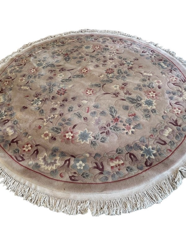 LARGE ROUND AREA RUG 9' (1 of 6)