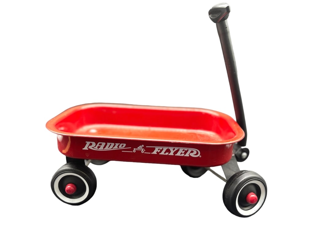 TOY RADIO FLYER RED WAGON (1 of 3)