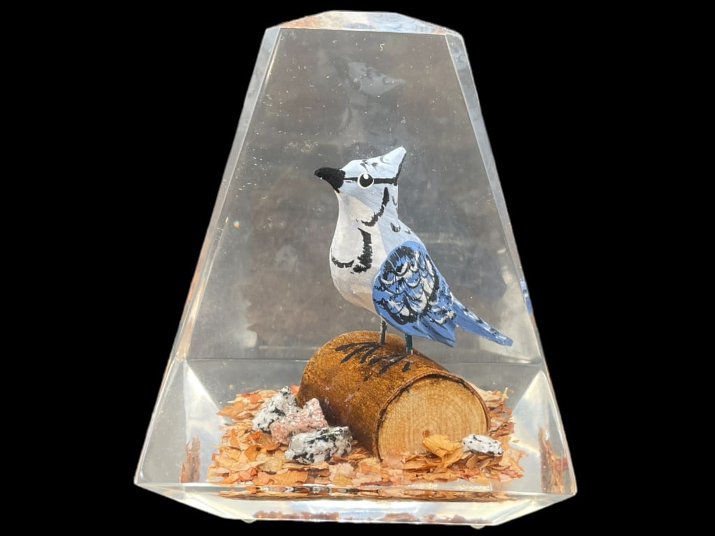 VINTAGE LUCITE BLUE JAY PAPERWEIGHT (1 of 4)