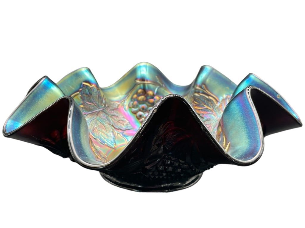 IRIDESCENT SCALLOPED CARNIVAL GLASS BOWL 10": IRIDESCENT SCALLOPED CARNIVAL GLASS BOWL -SIZE: 9" -VERY GOOD CONDITION -MA062724