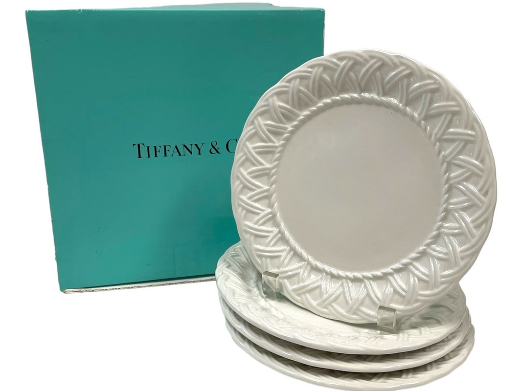 4 TIFFANY & CO. WHITE WOVEN DINNER PLATES IN BOX: SET OF 4 TIFFANY & CO. WHITE WOVEN DINNER PLATES IN BOX -1 OF 2 AVAILABLE -VERY GOOD PRE OWNED CONDITION, IN BOX -DP42924 Bidders may pick up their items from the auction-house or have their items shi