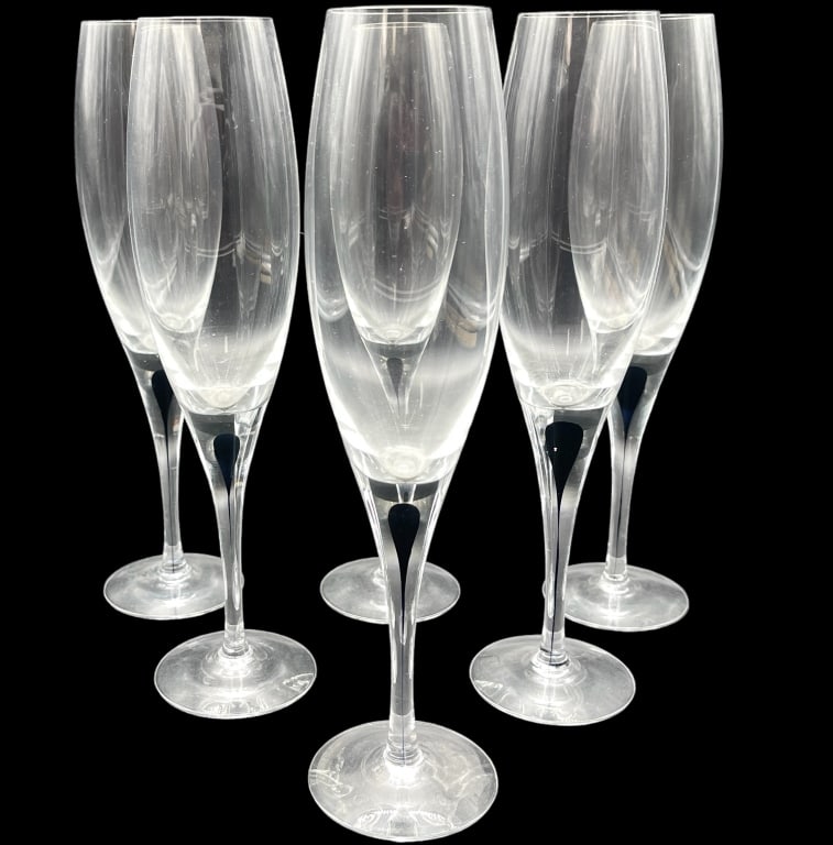 ORREFORS SWEDEN INTERMEZZO RED WINE GLASS: ORREFORS SWEDEN RED WINE GLASS -ITEM CONDITION VERY GOOD -MA062624 Bidders may pick up their items from the auction-house or have their items shipped. Some items qualify for in-house shipping.