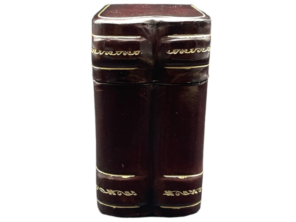 BERGDORF GOODMAN 2 DECK BOOK SHAPED HOLDER (1 of 6)