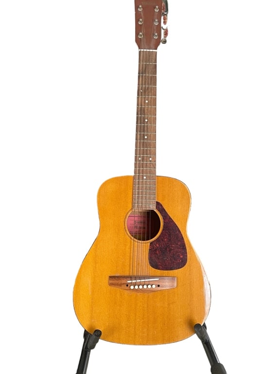 YAMAHA FG- JUNIOR GUITAR (1 of 2)
